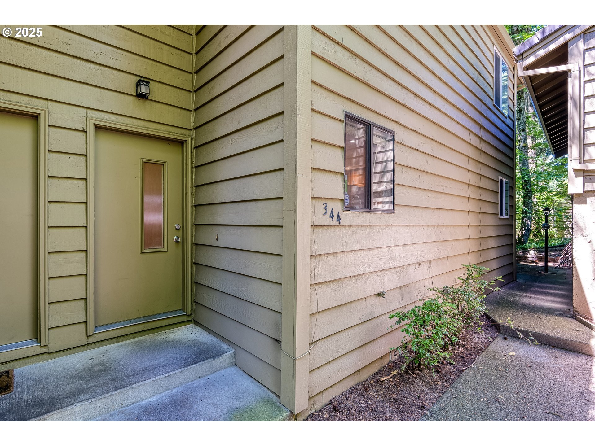 Property Photo: 344 Cervantes Cir OR 97035
