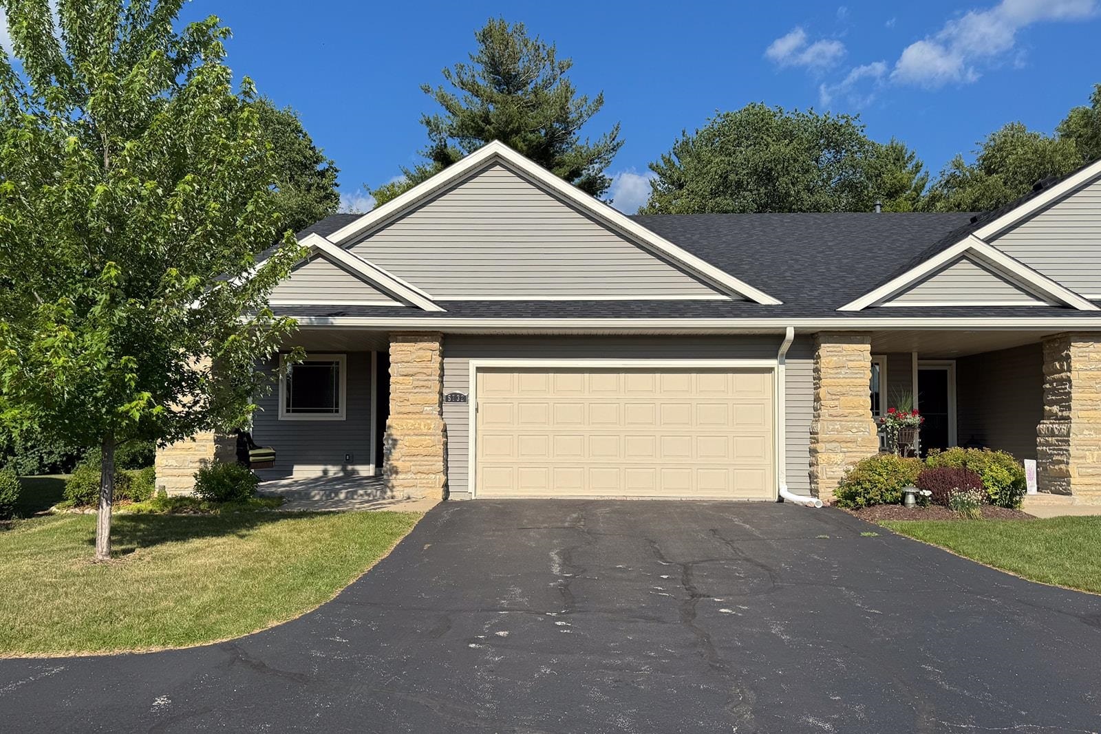 5732 Jackies Drive  Loves Park IL 61111 photo