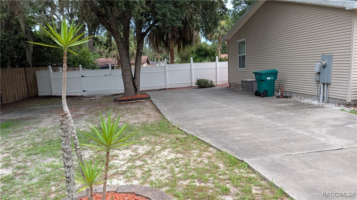 Property Photo: 105 S Camellia Avenue FL 34429