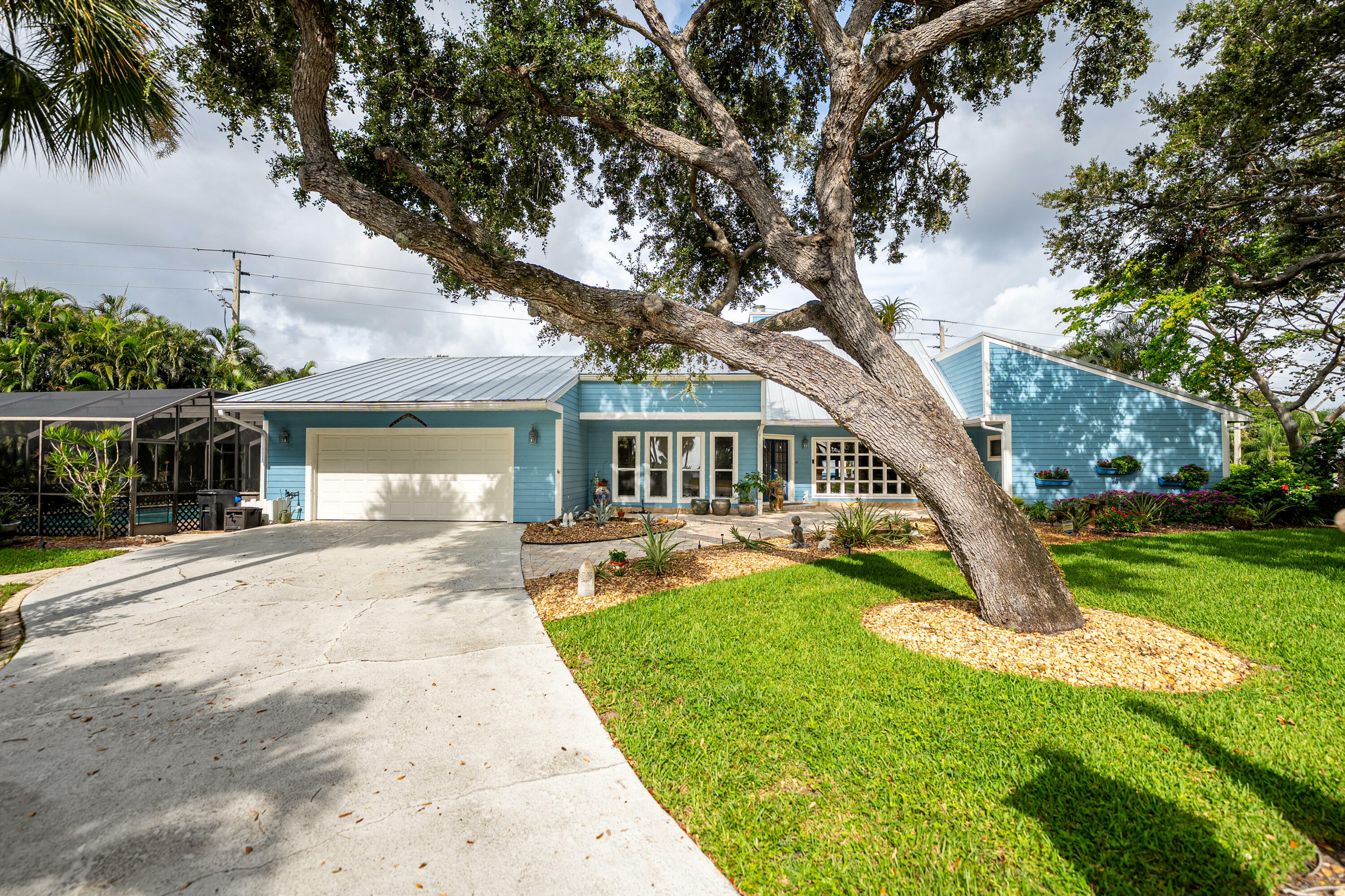 Property Photo: 2 Palm Court FL 34996