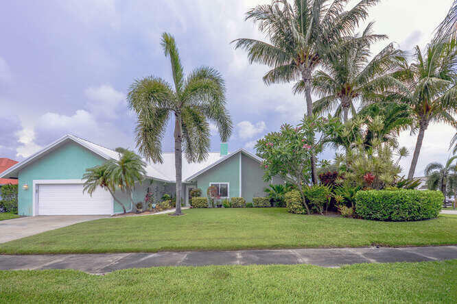 Property Photo: 45 Birch Place FL 33469