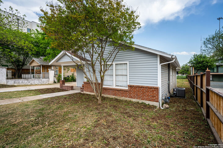 Property Photo: 810 E Euclid Ave TX 78212