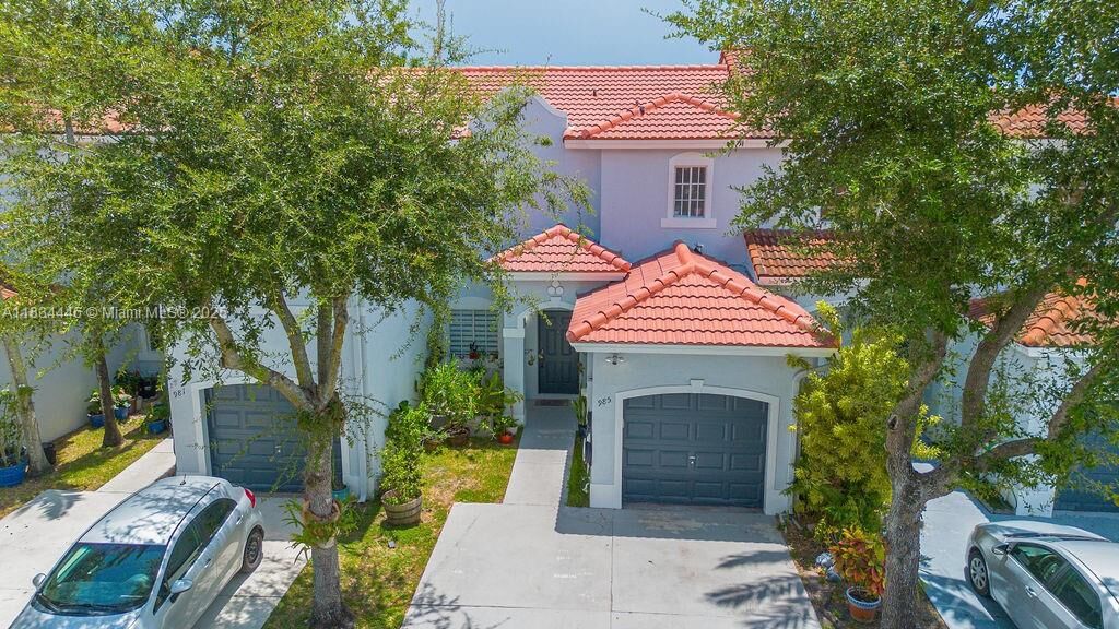 Property Photo: 985 SW 147th Ct FL 33194