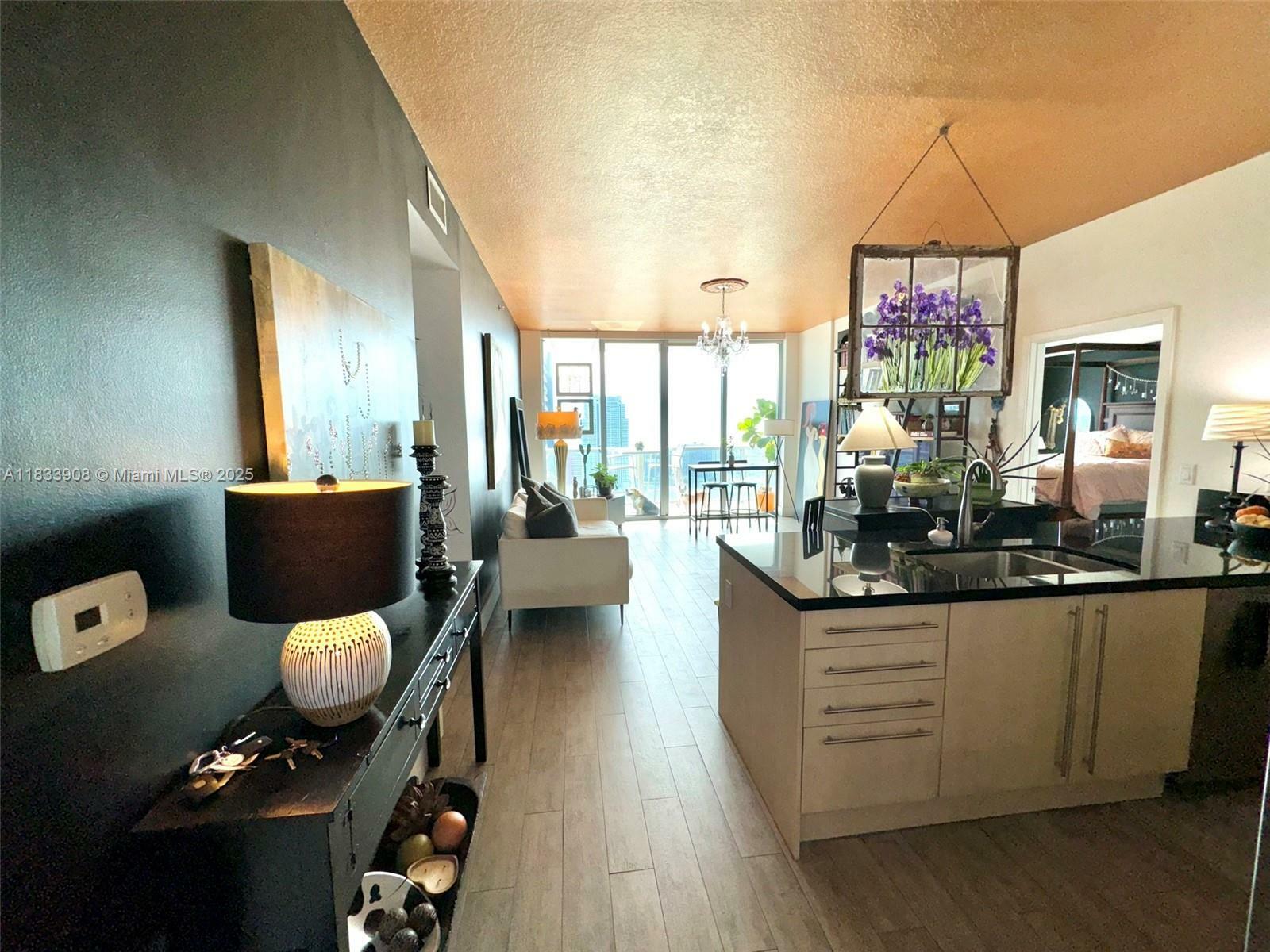 Property Photo: 79 SW 12th St 3904S FL 33130