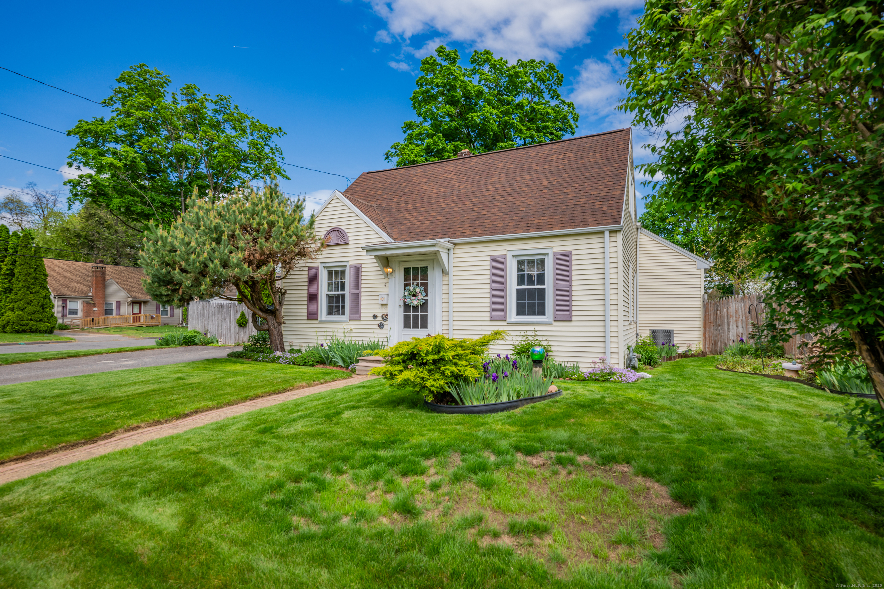 Property Photo: 4 Hockanum Drive CT 06118