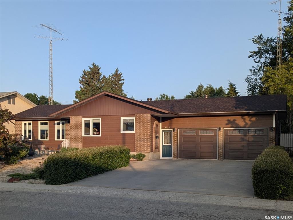 Property Photo:  1225 12th Street  SK S0K 2A0 
