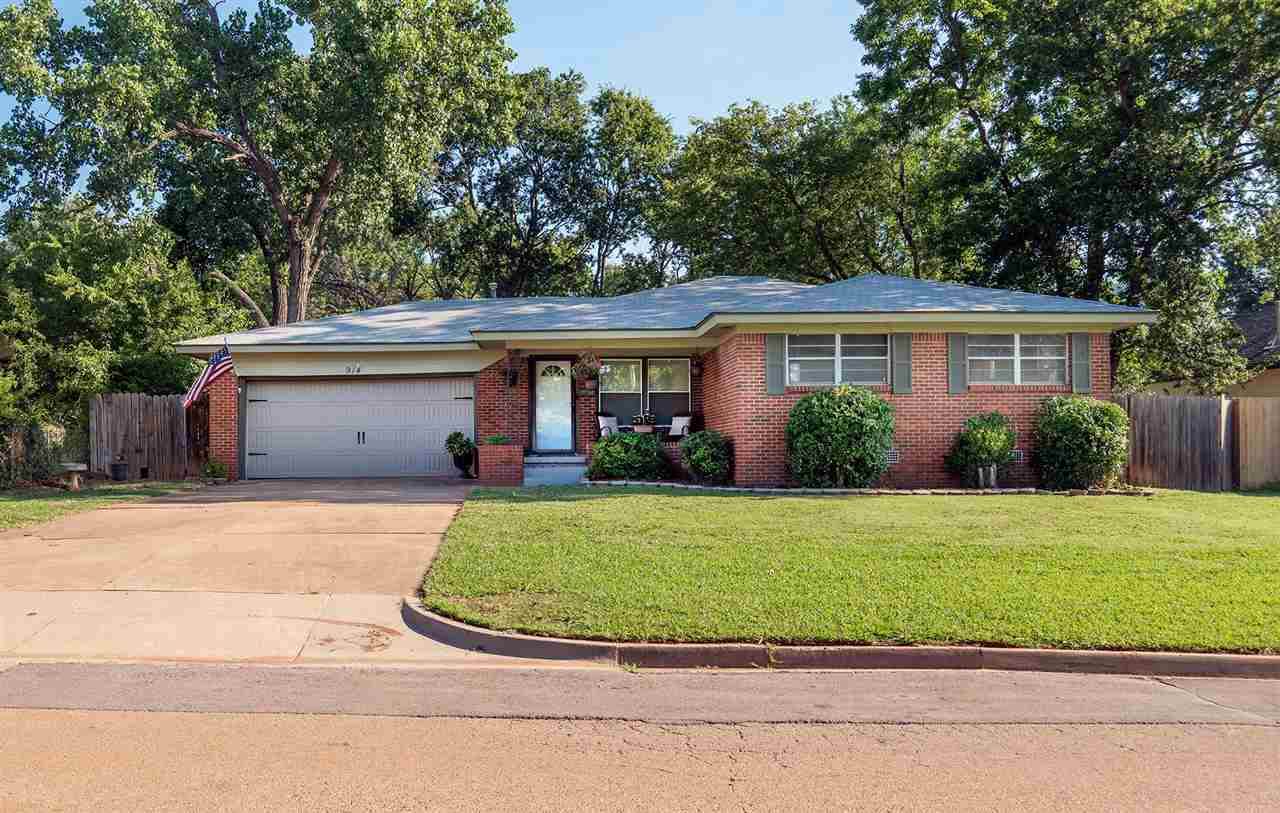 Property Photo: 914 W Preston Avenue OK 74075
