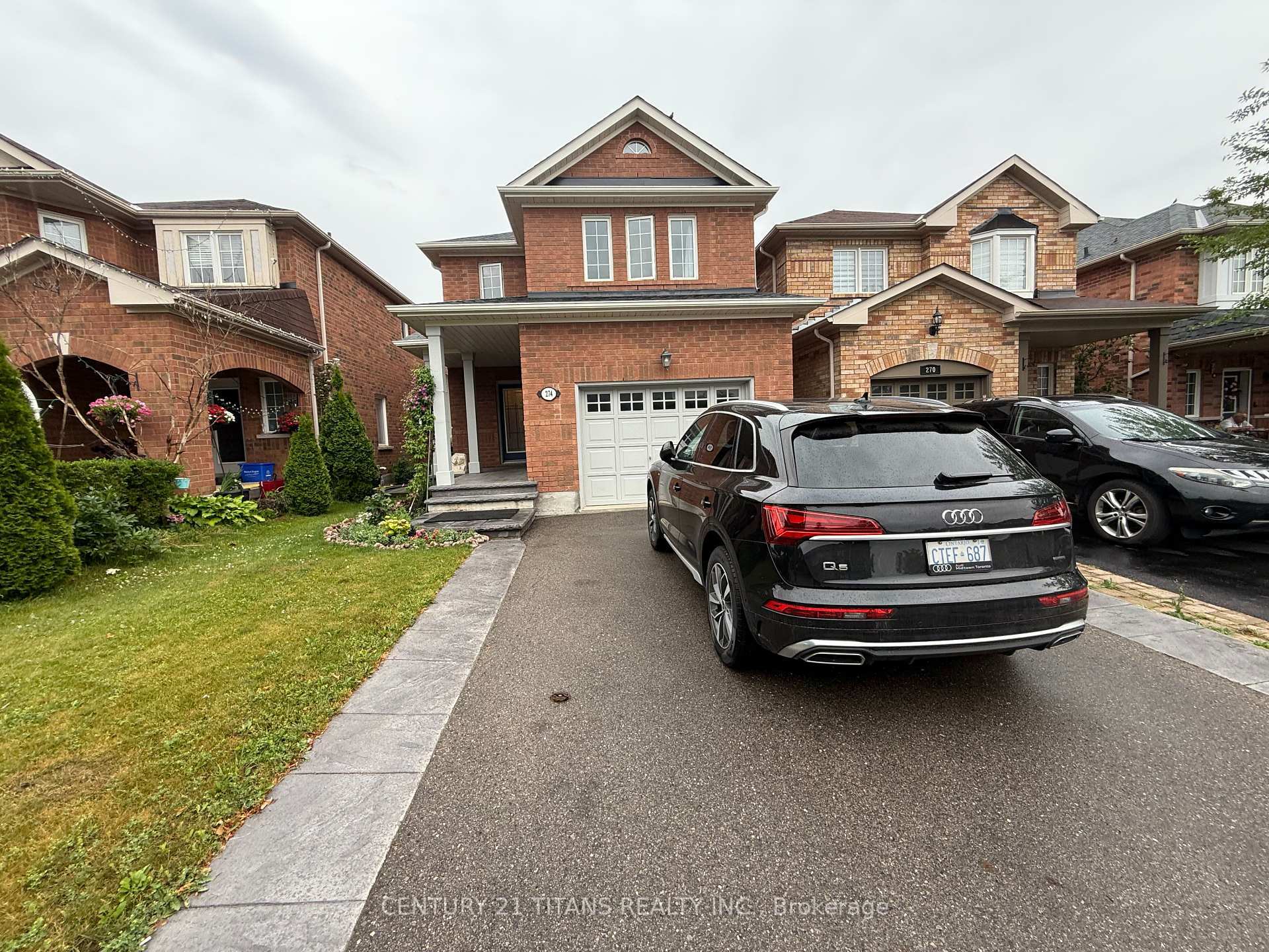 Property Photo: 274 Penndutch Circle ON L4A 0P1