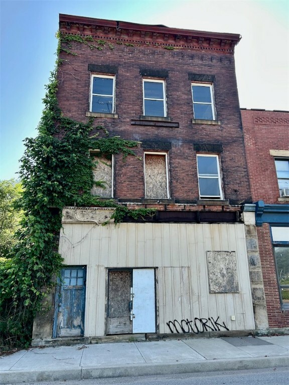 Property Photo: 4741 Irvine St PA 15207
