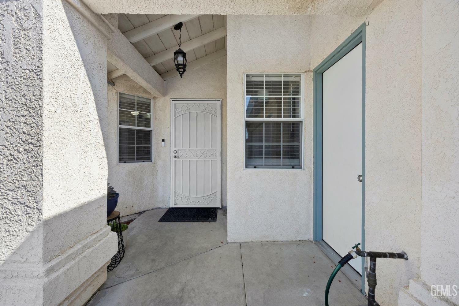 Property Photo: 6305 Wolfe Creek Drive CA 93306