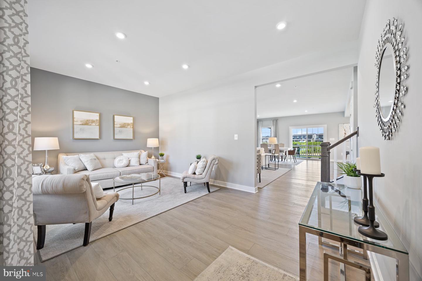 Property Photo: 904 Midbrook Ln MD 20716