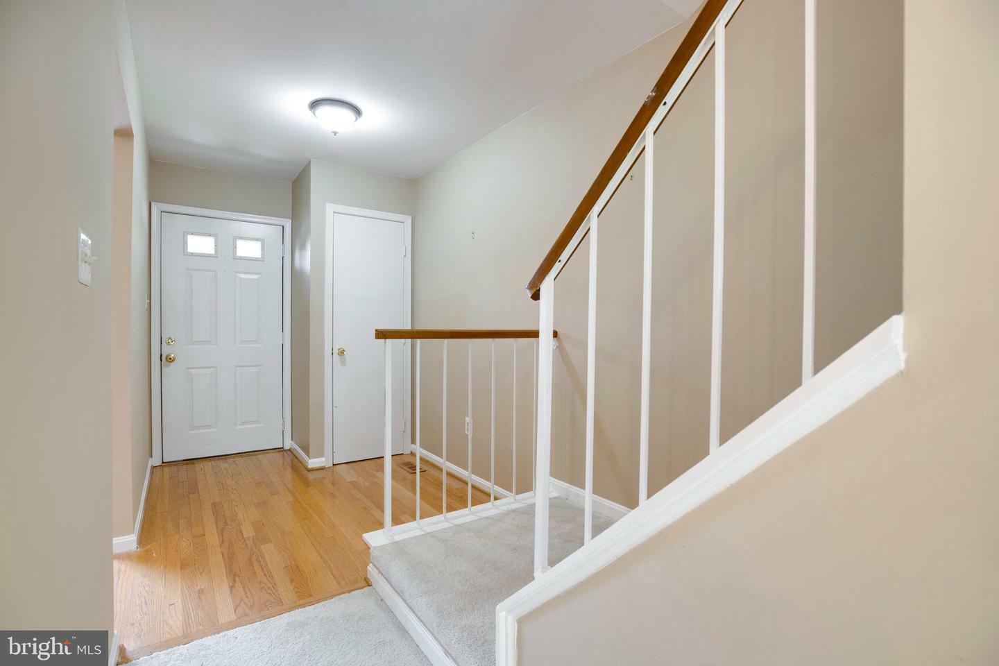 Property Photo: 6886 Chasewood Circle VA 20121
