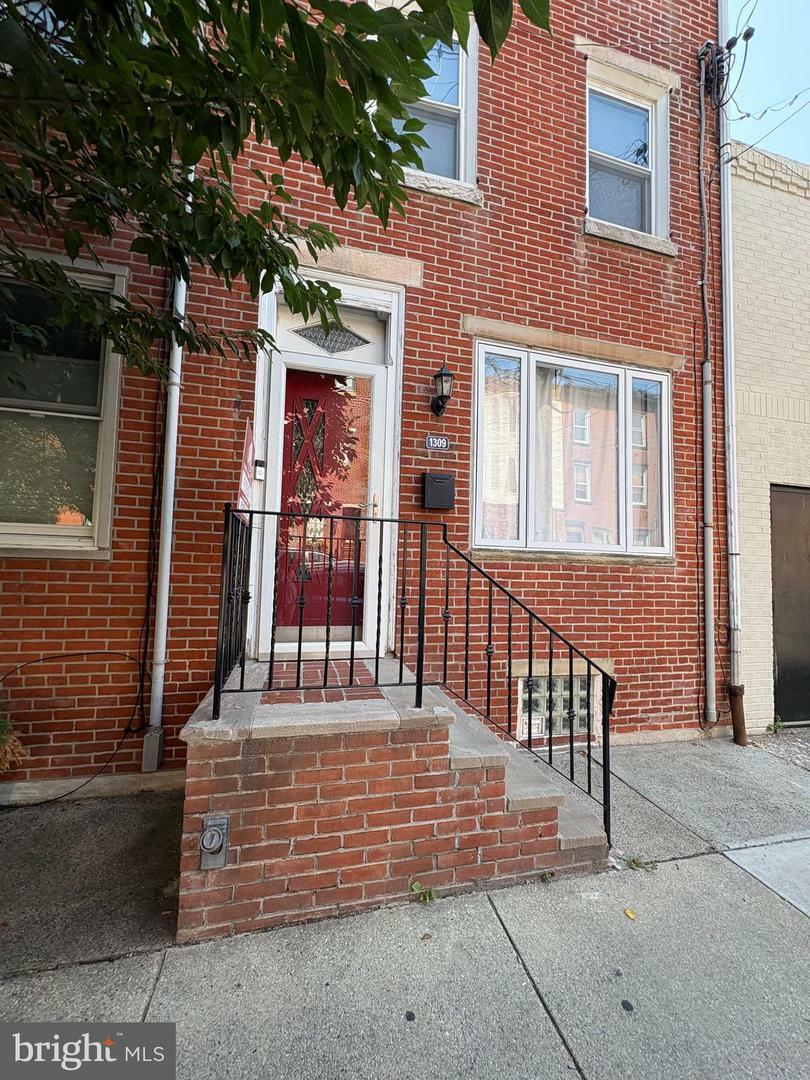 Property Photo: 1309 S 10th Street PA 19147