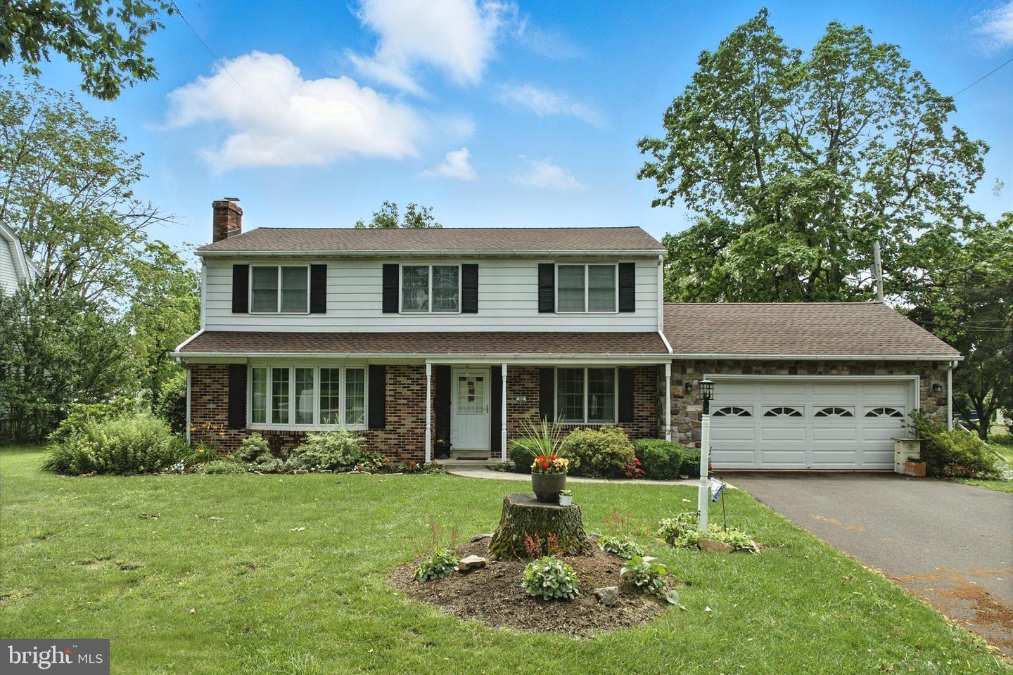 Property Photo: 40 E Cherry Lane PA 18964