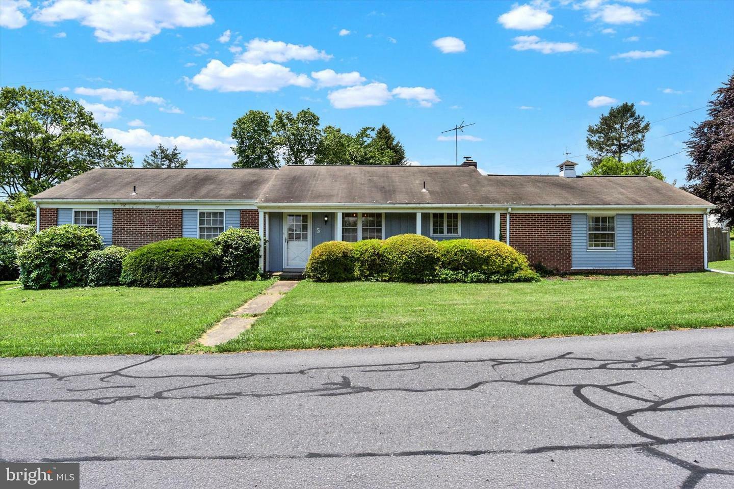 5 Greenway Drive  Mechanicsburg PA 17055 photo