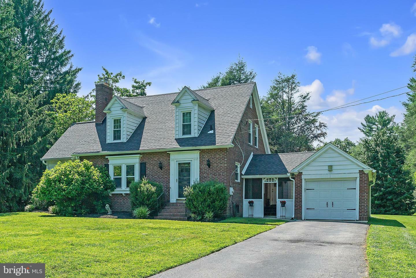 Property Photo: 31 Rabbit Run Road PA 19086