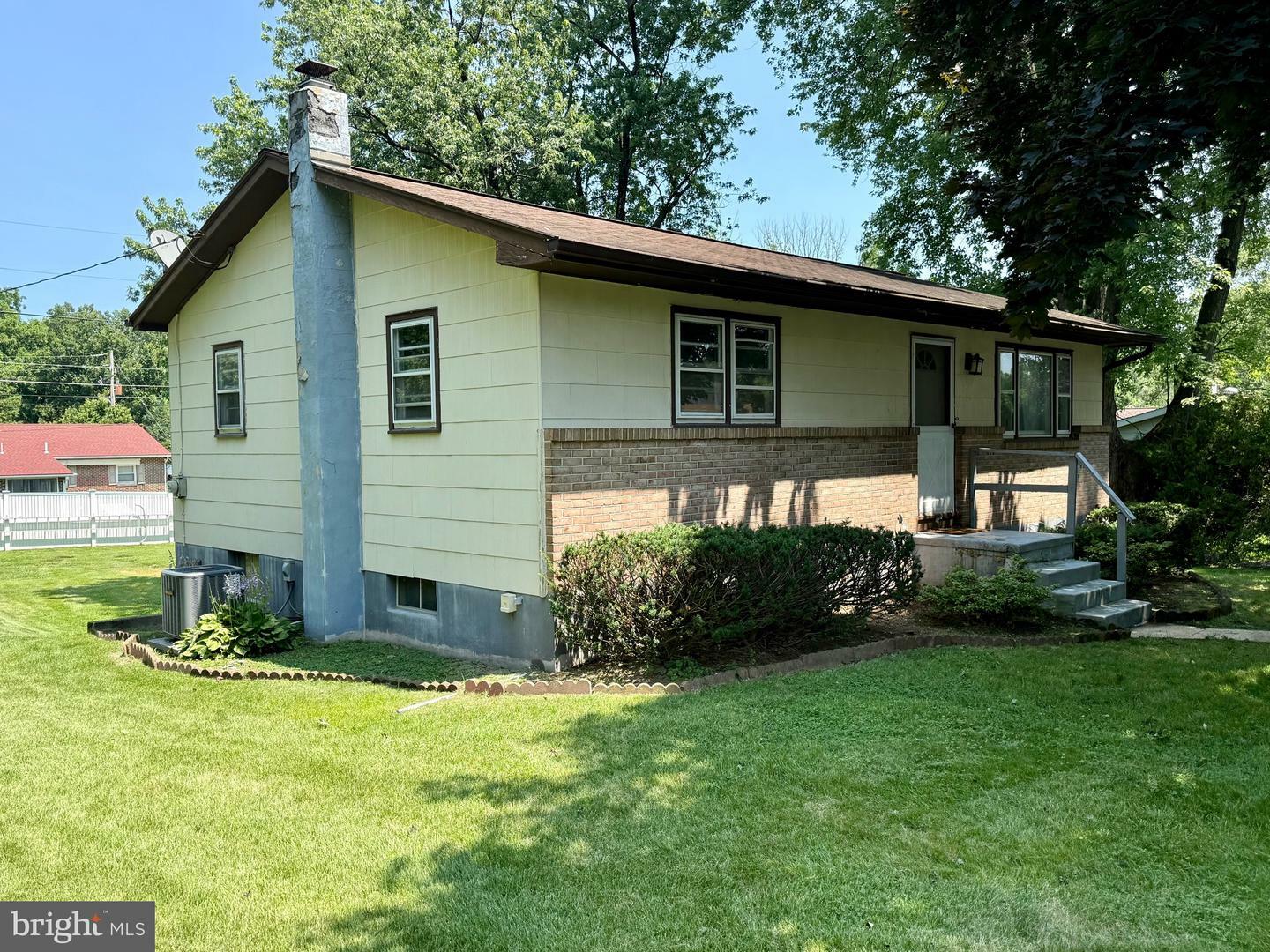 Property Photo: 3821 Willow Grove PA 19605