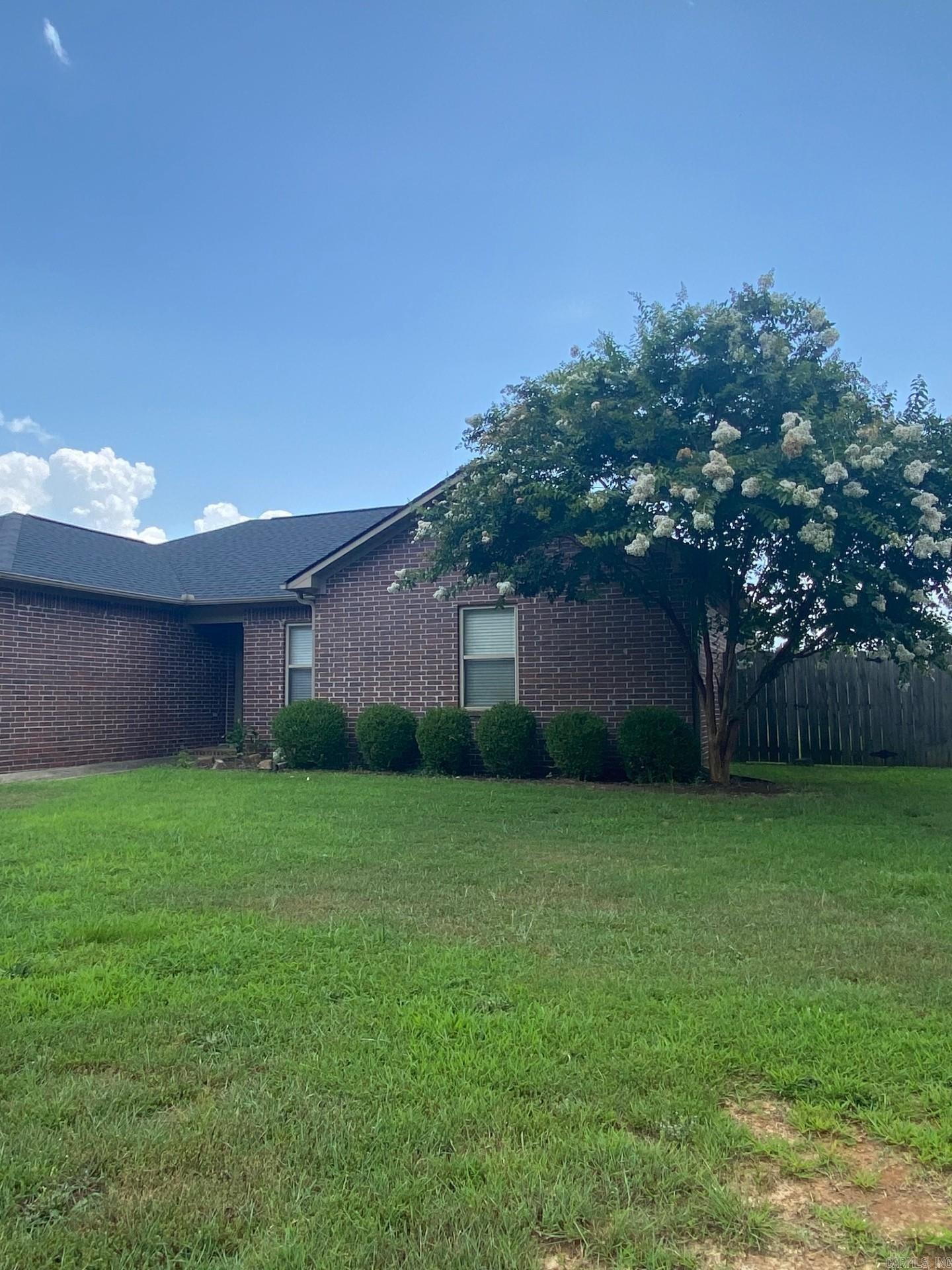 Property Photo: 13 Birchwood Dr AR 72176