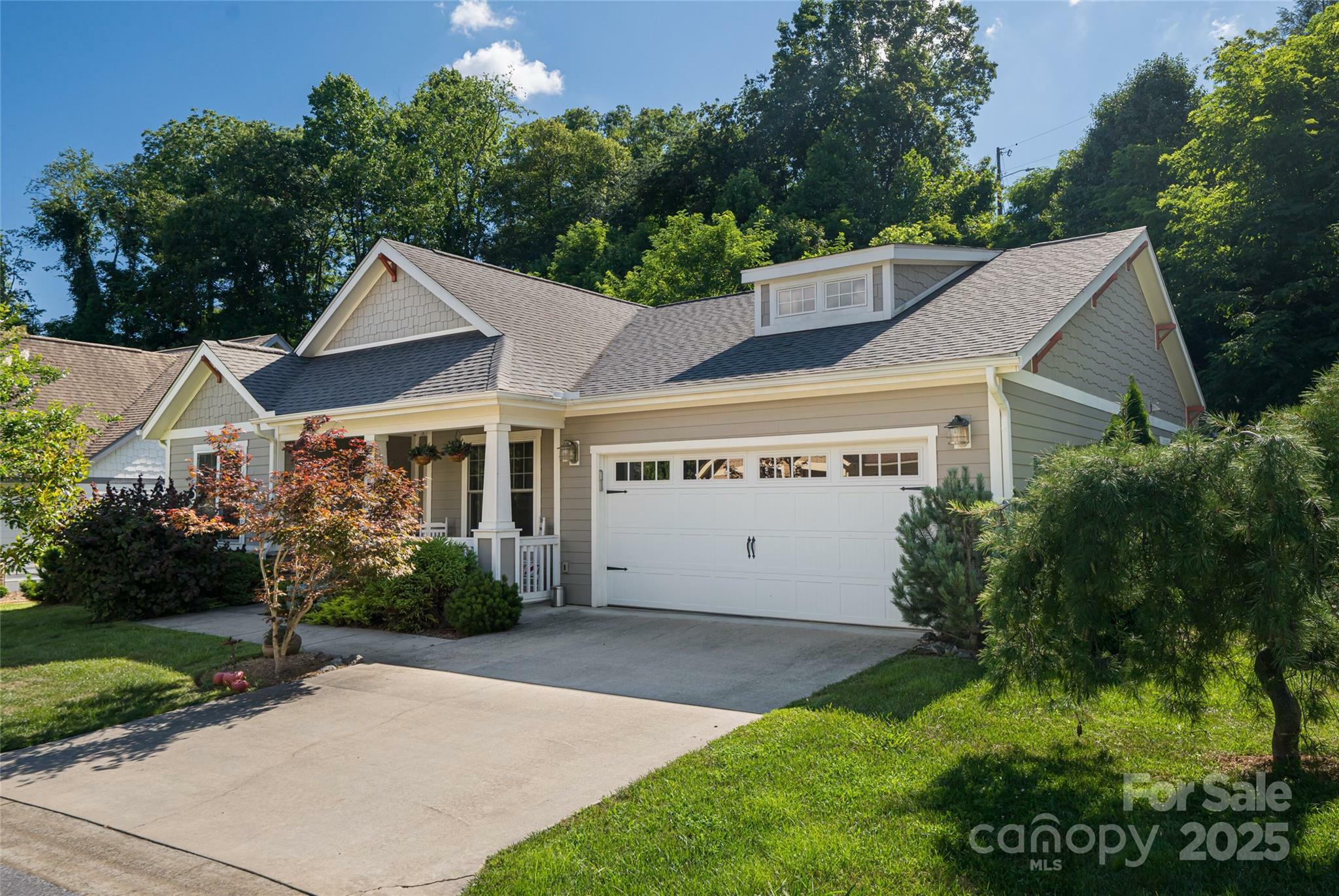 Property Photo: 38 Pinebrook Club Drive NC 28804