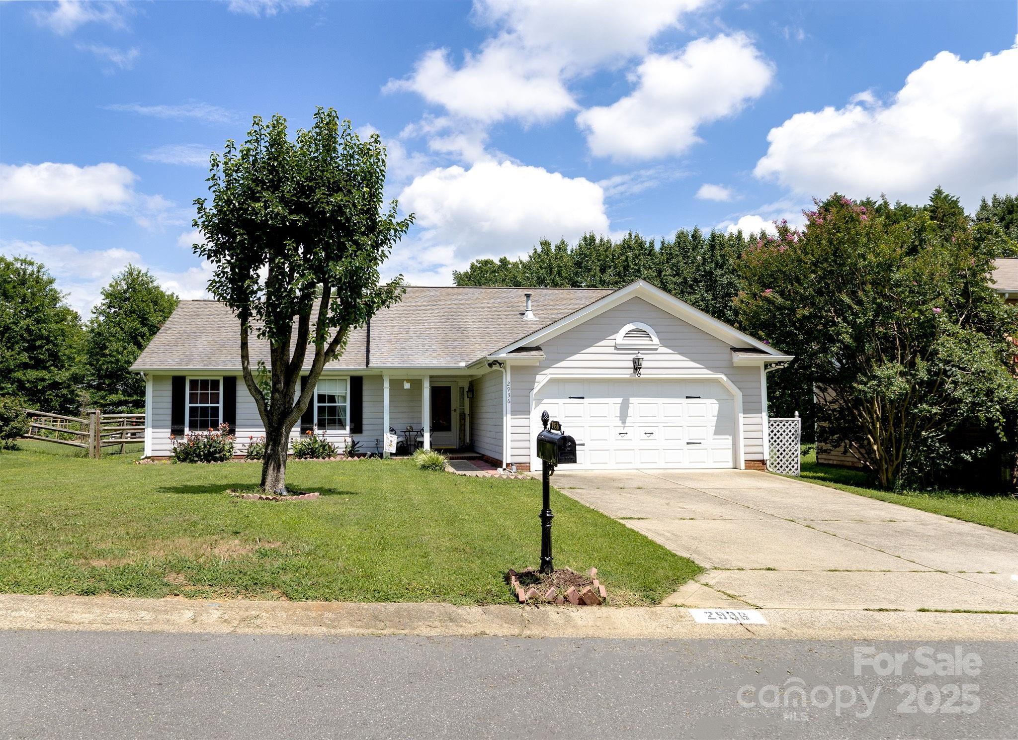 Property Photo:  2936 Walsingham Court  NC 28105 