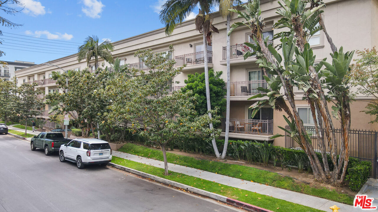 Property Photo: 141 S Clark Dr CA 90048