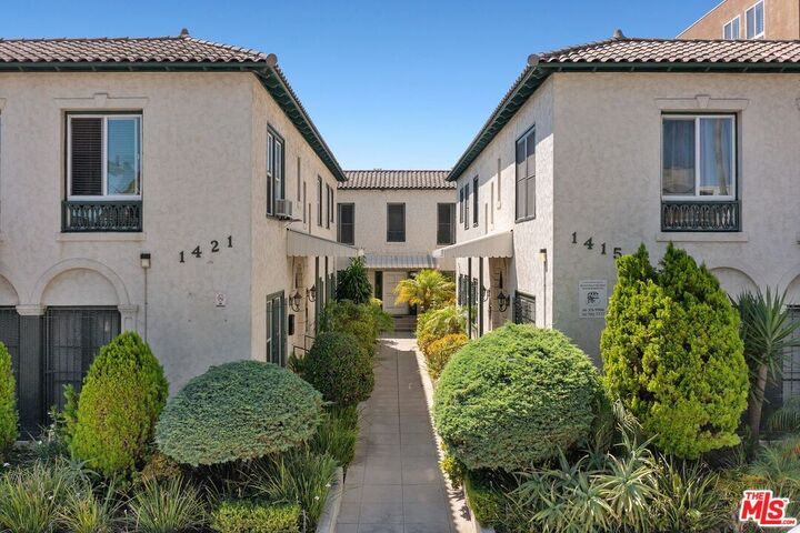Property Photo:  1415 S St Andrews Pl  CA 90019 