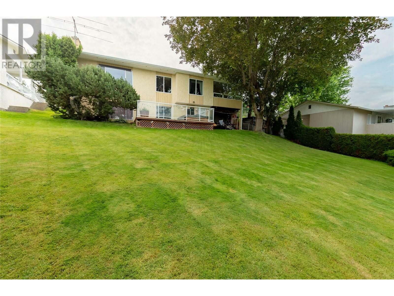 2300 Charleswood Drive  Kelowna BC V1P 1E4 photo