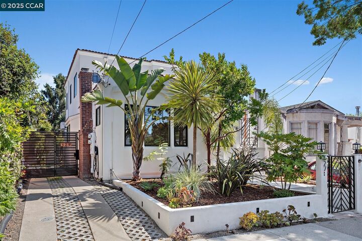Property Photo: 627 59th St CA 94609