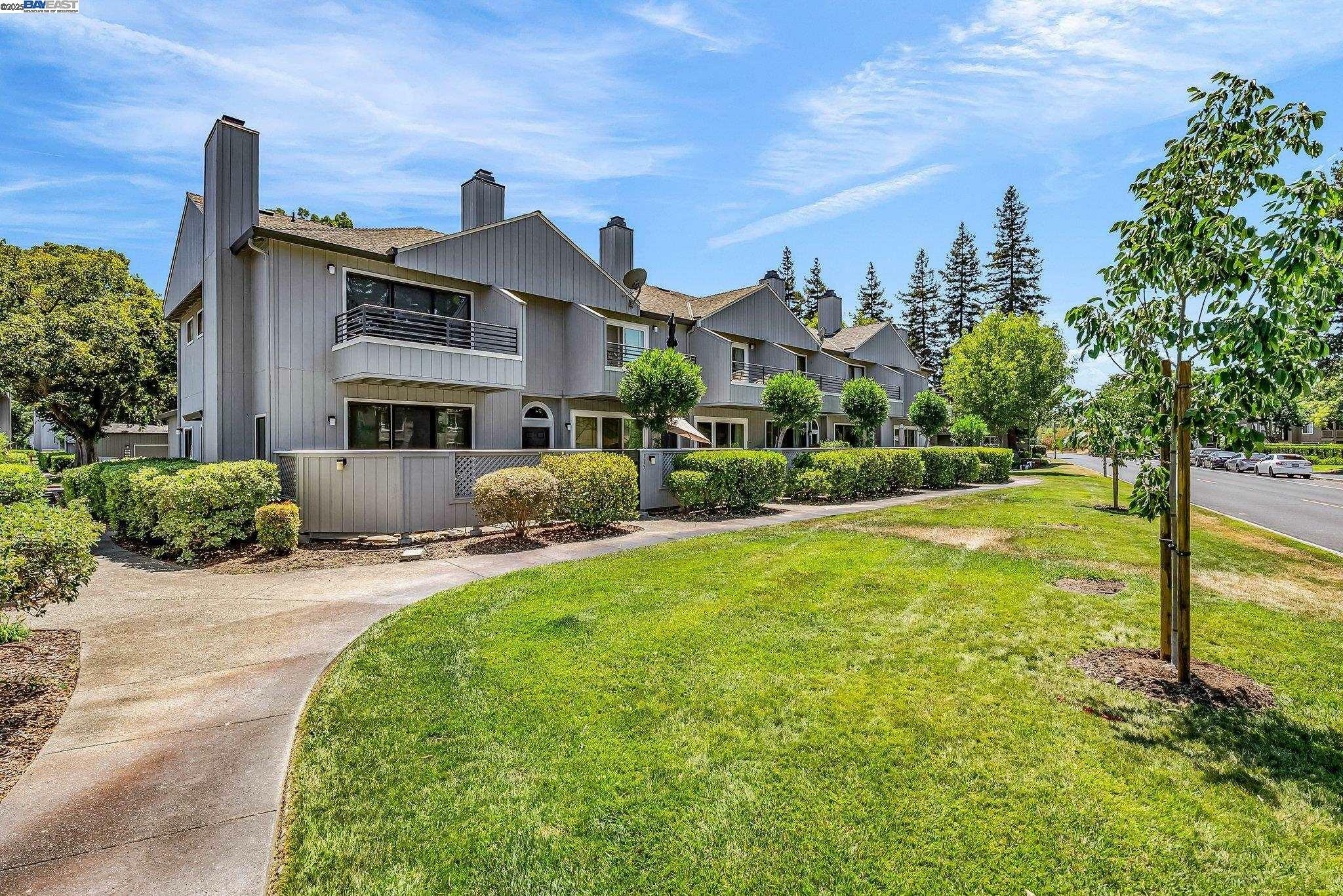 Property Photo: 117 Glenbridge Ct CA 94523