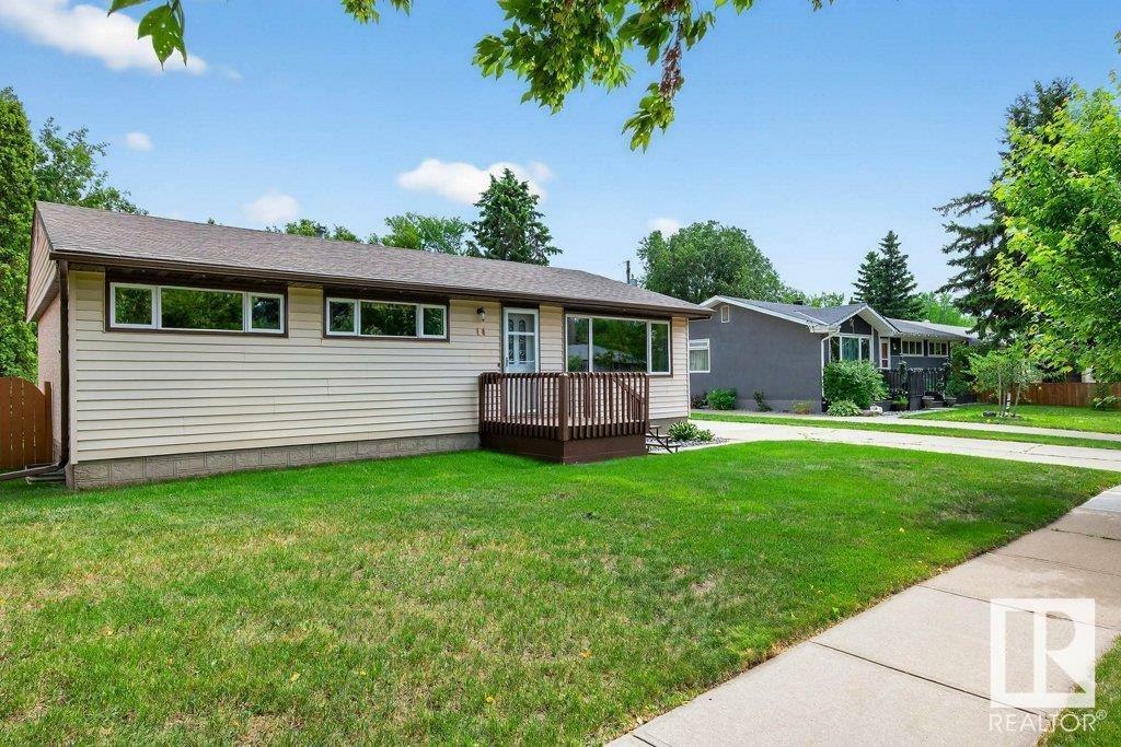 Property Photo: 14 Sunnyside Crescent AB T8N 0J5