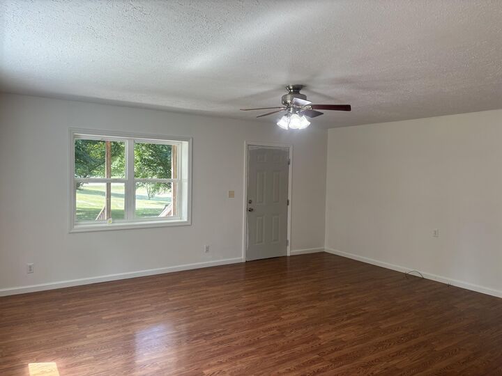 Property Photo: 31058 US 127 TN 37367
