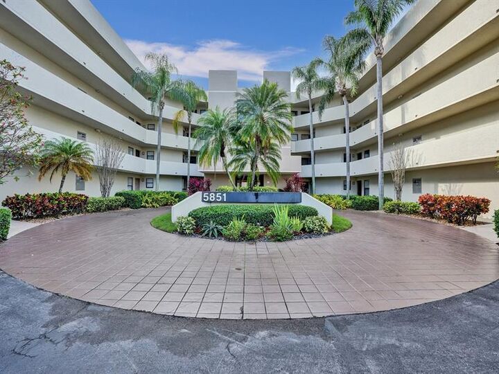 Property Photo: 5851 E Camino Del Sol 305 FL 33433
