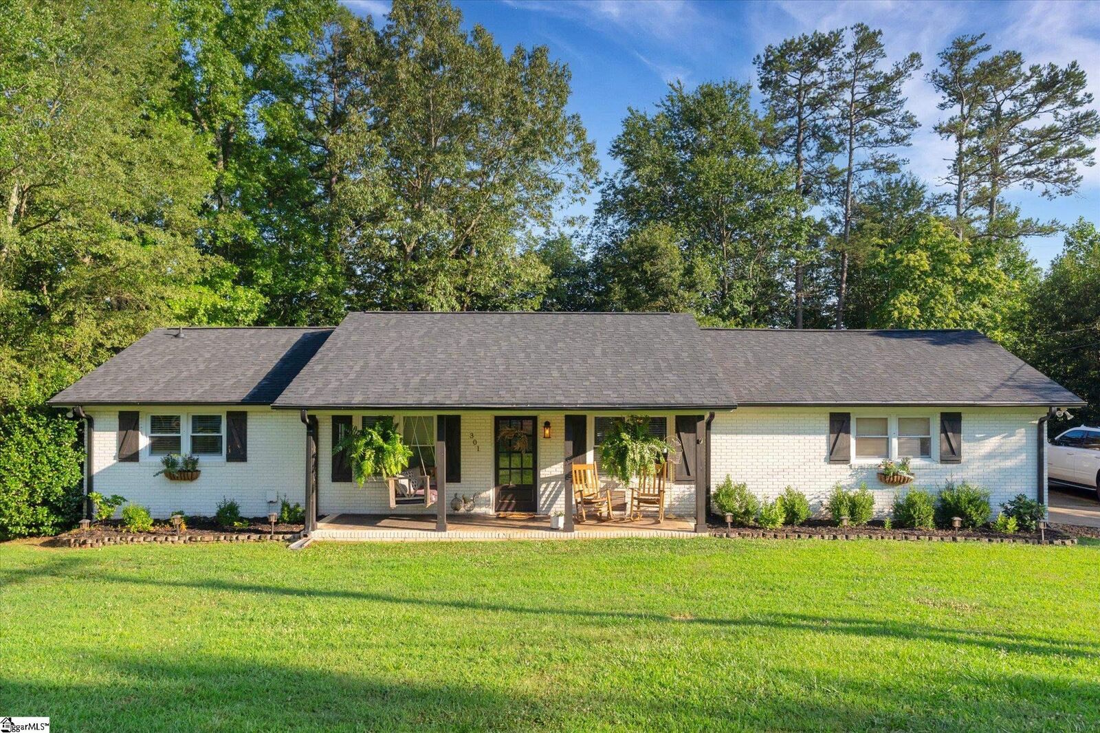 Property Photo:  301 Ridgecrest Drive  SC 29640 