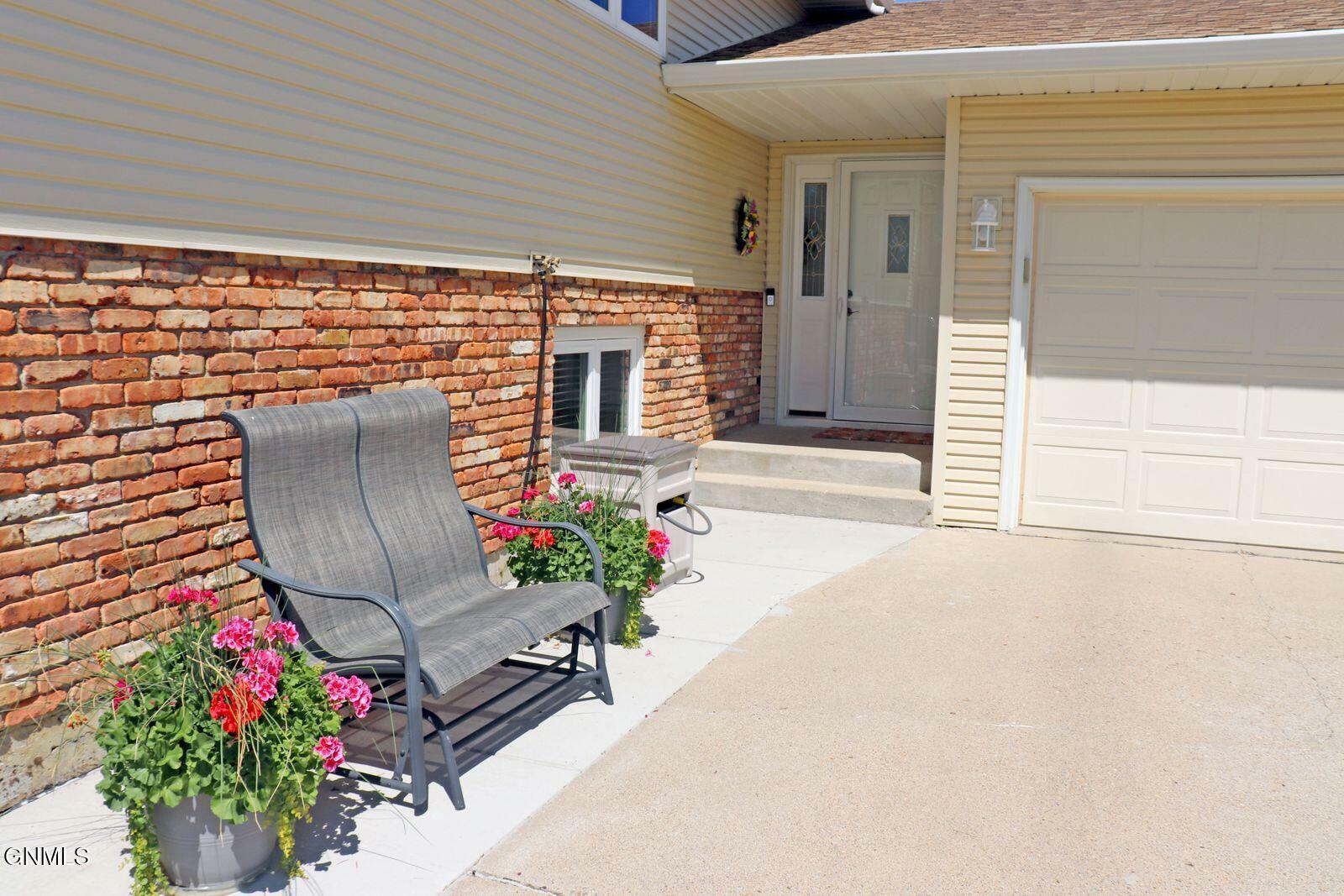 Property Photo: 1948 Jackson Avenue ND 58501