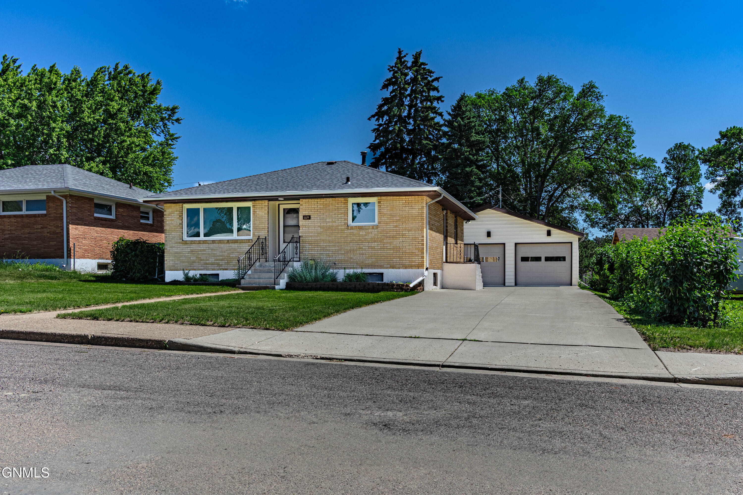 1604 Linda Drive  Mandan ND 58554 photo