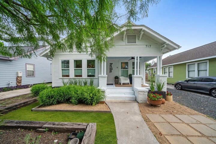 Property Photo: 717 E 23rd Street TX 77008