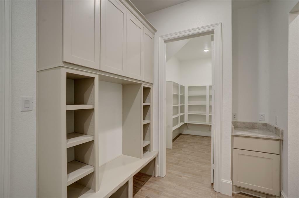Property Photo: 5 Timber Lane TX 77384