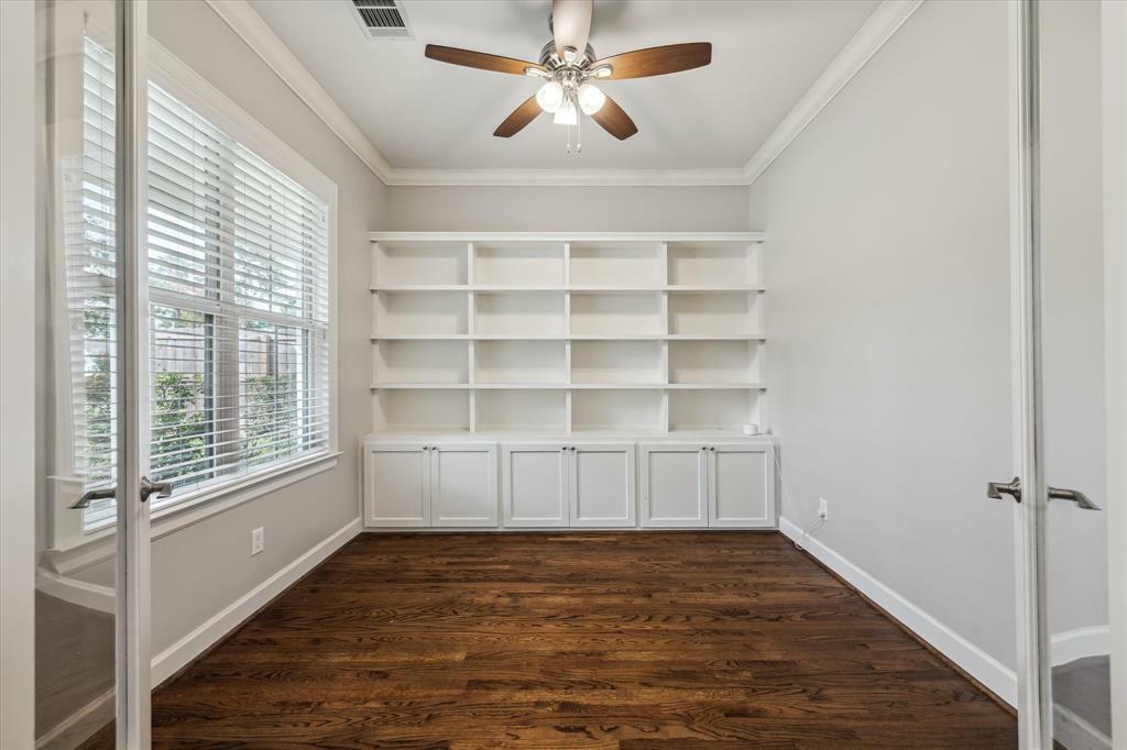 Property Photo: 1115 Du Barry Lane TX 77018