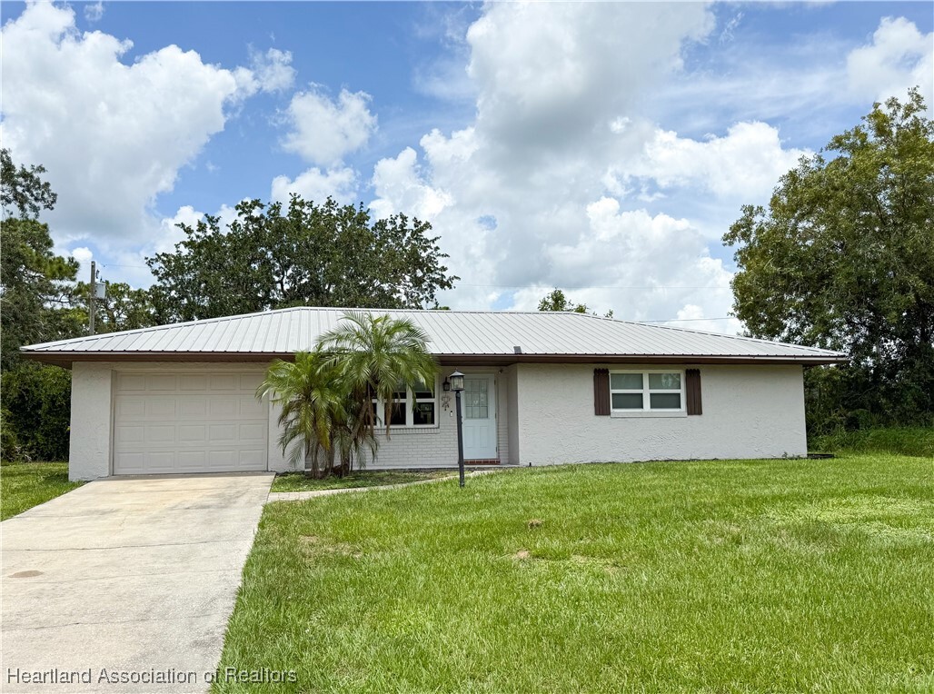 Property Photo:  301 Jupiter Avenue NW  FL 33852 