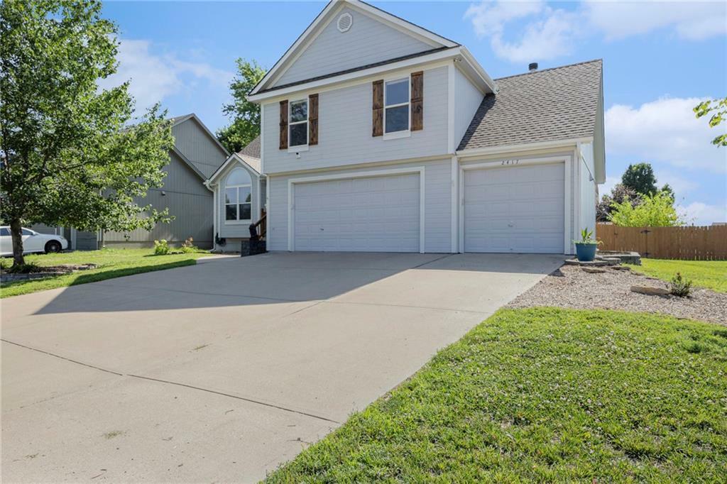 Property Photo:  2417 SW Woodhaven Lane  MO 64082 