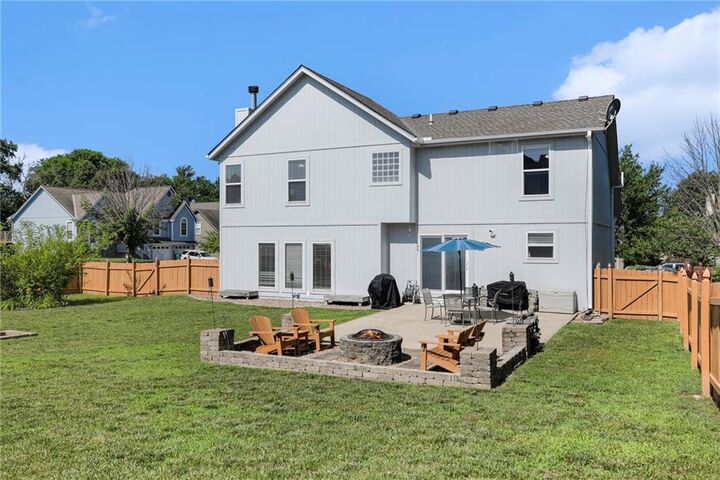 Property Photo:  2417 SW Woodhaven Lane  MO 64082 