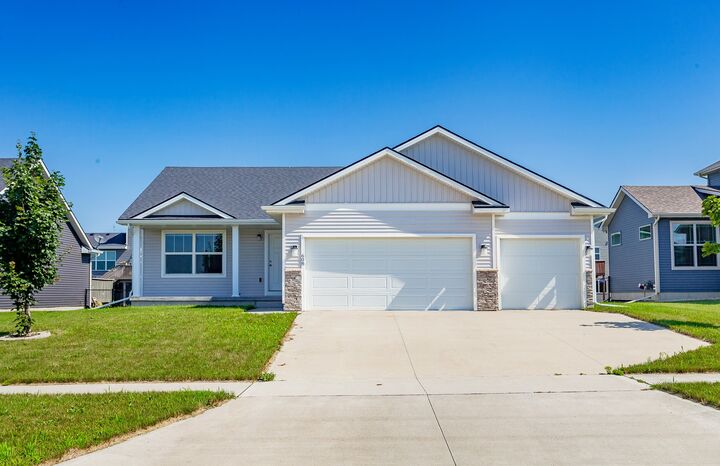 Property Photo:  608 NE 56th Street  IA 50021 