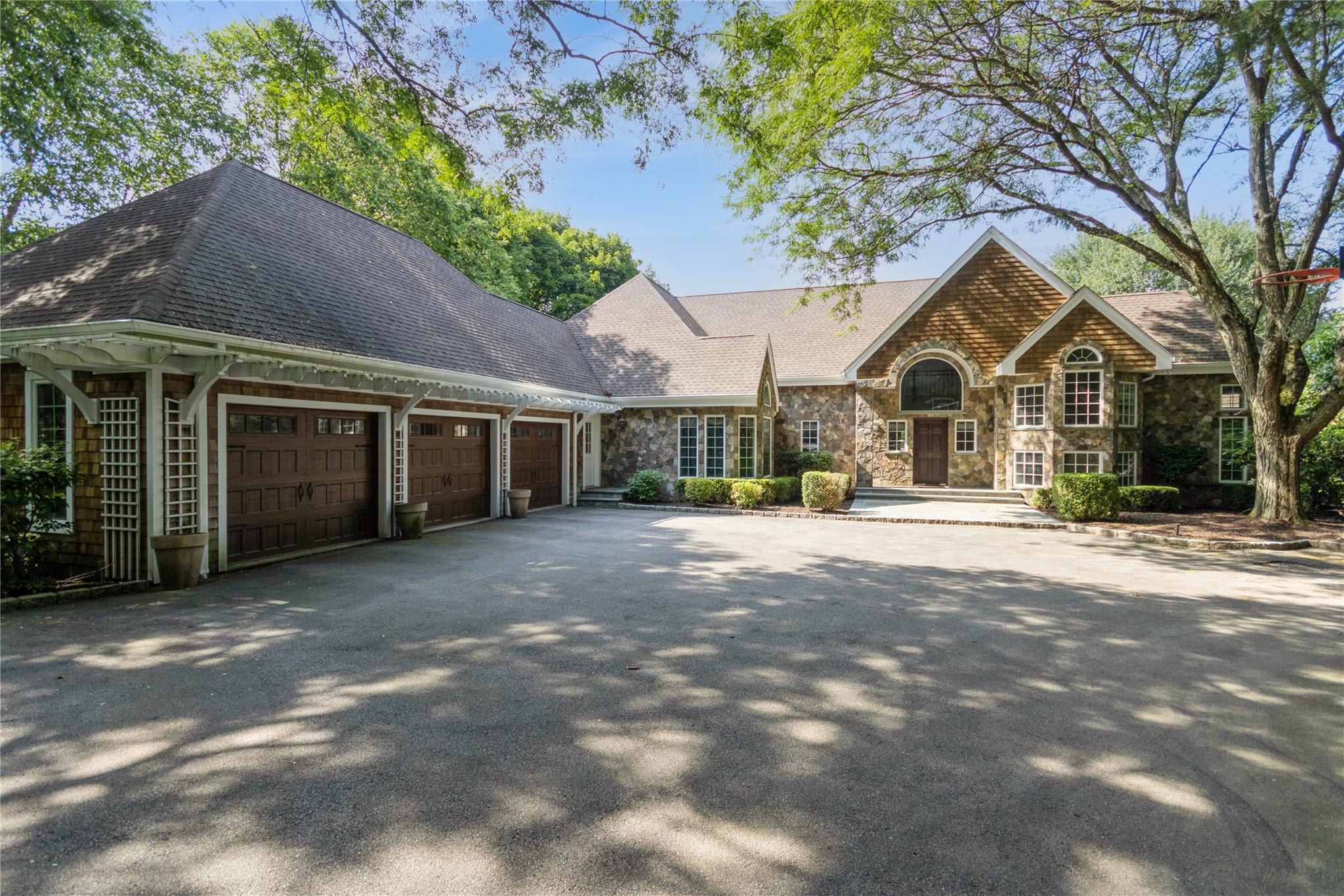 Property Photo: 14 Vista Court NY 10570