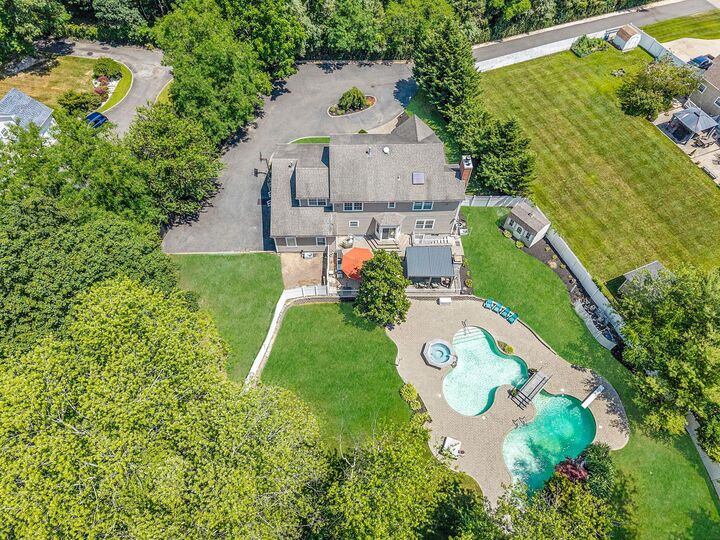 Property Photo:  6 Muellers Lane  NY 11980 