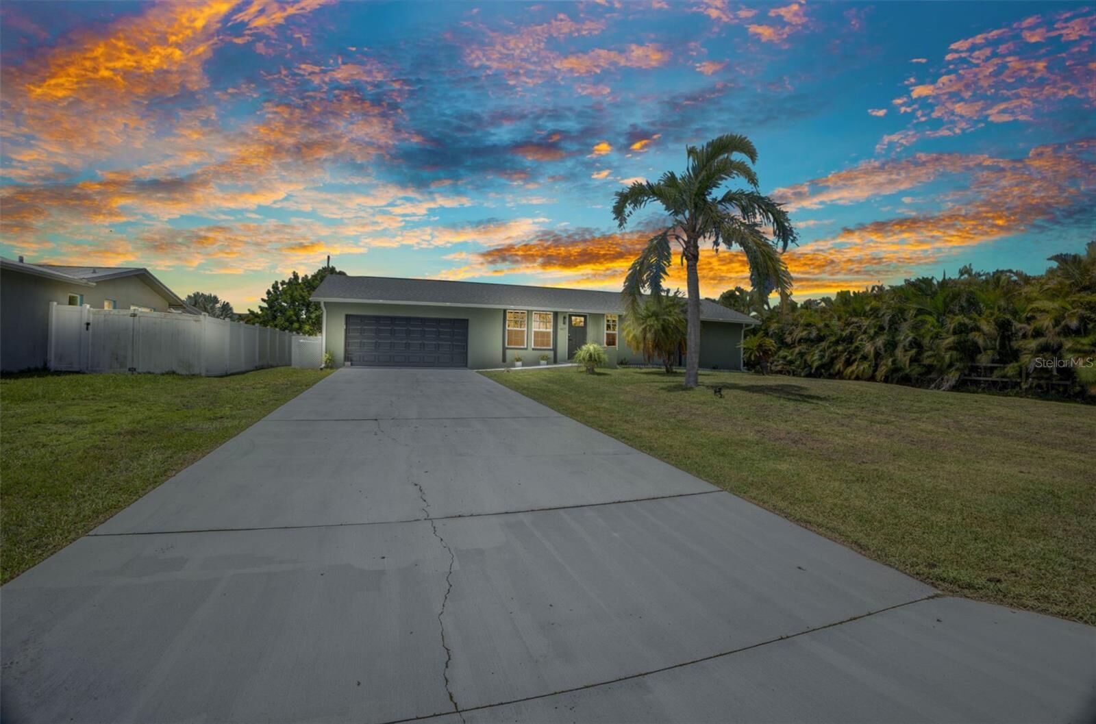 Property Photo:  457 Glenridge Avenue NW  FL 33952 
