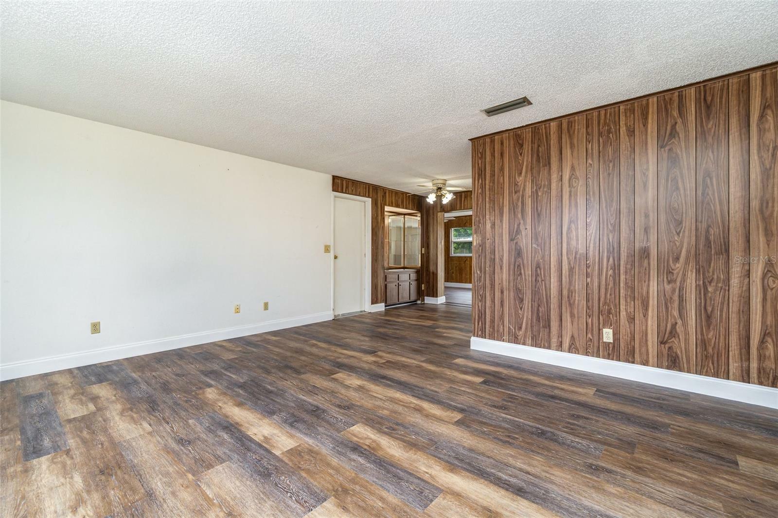 Property Photo: 1412 SE 11th Street FL 33990