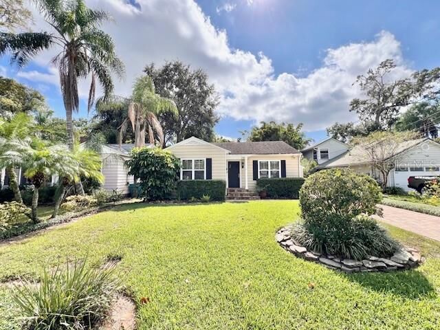 Property Photo:  230 E Esther Street  FL 32806 