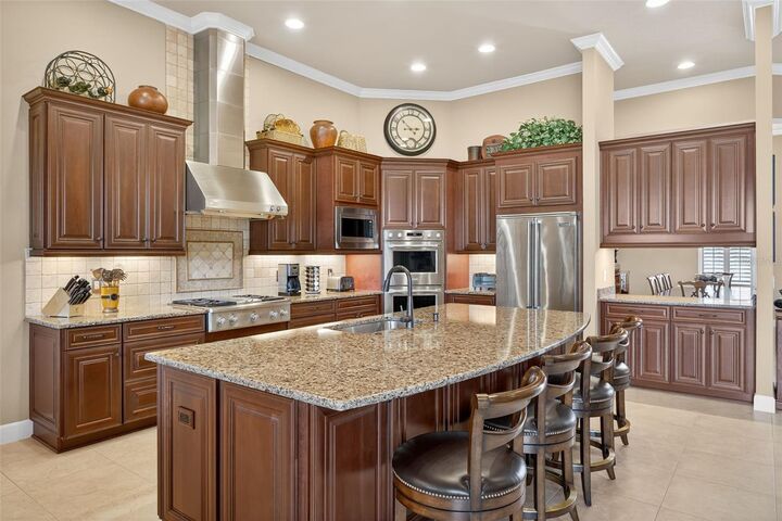 Property Photo: 5104 Benito Court FL 34211