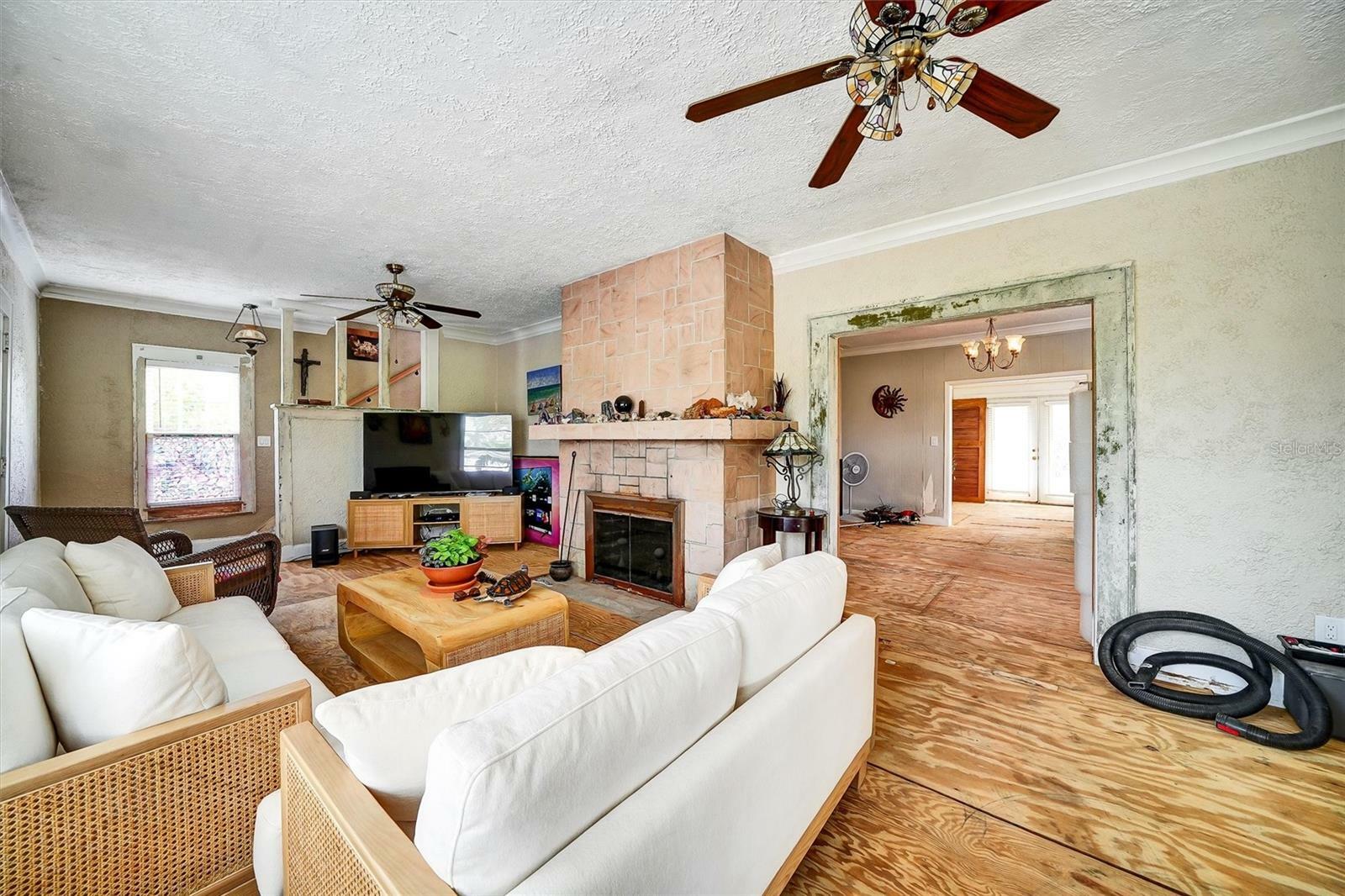 Property Photo: 3919 Huntington Street NE FL 33703