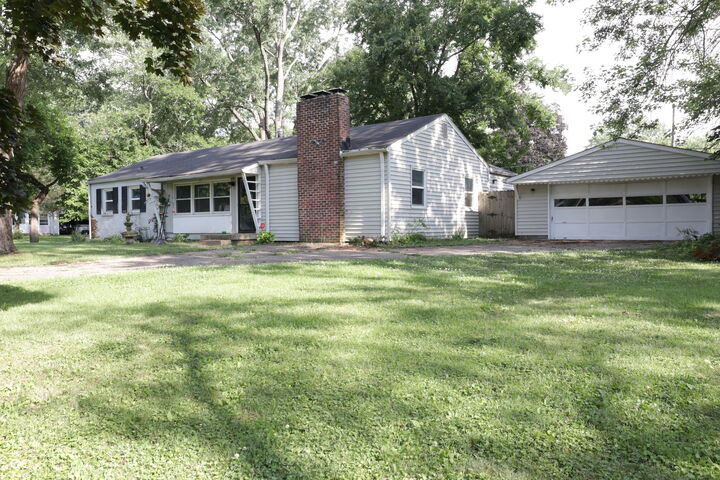 Property Photo: 2735 Canterbury Lane IN 46220